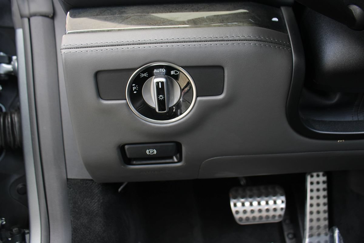 Used 2017 Mercedes-Benz SL 550 image 32