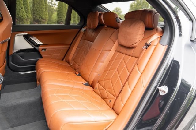 Used 2023 BMW 740i w/ Luxury Rear Seating Package RWD image 39