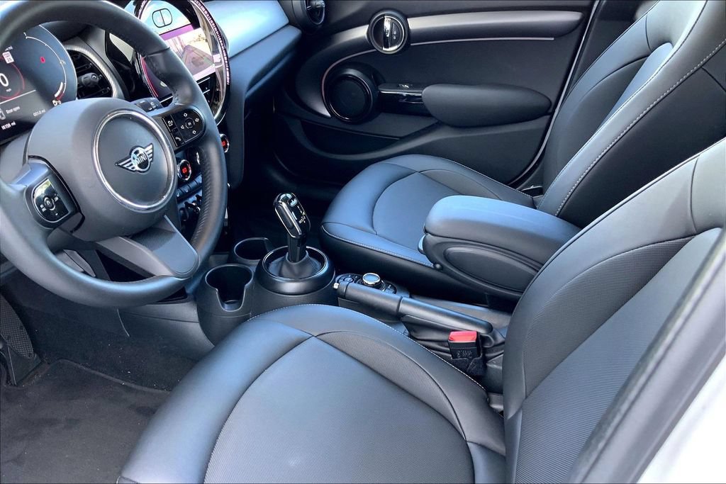 Certified 2024 MINI Cooper 4-Door Hardtop FWD image 19