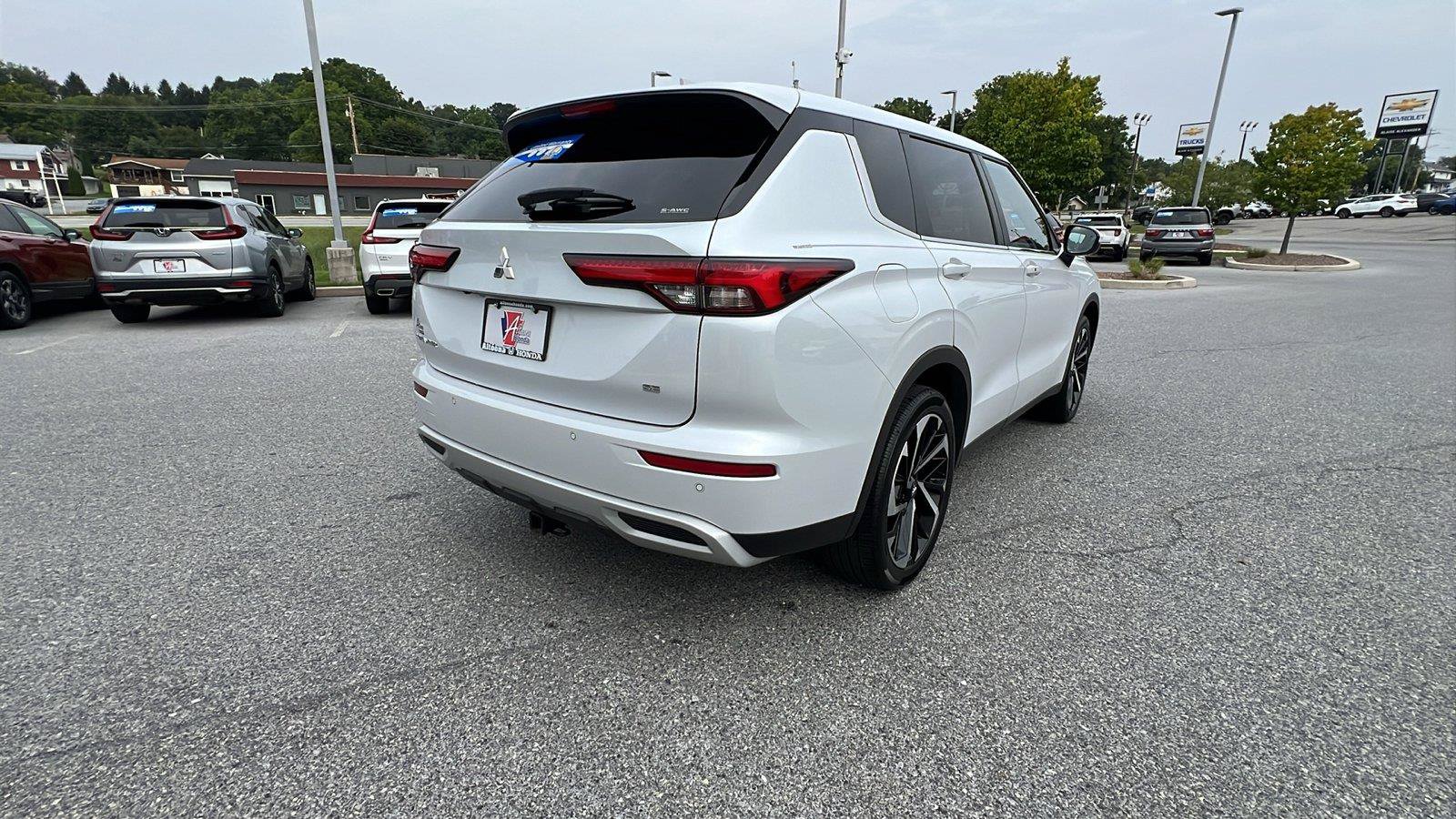 Used 2024 Mitsubishi Outlander SE AWD/4WD image 4