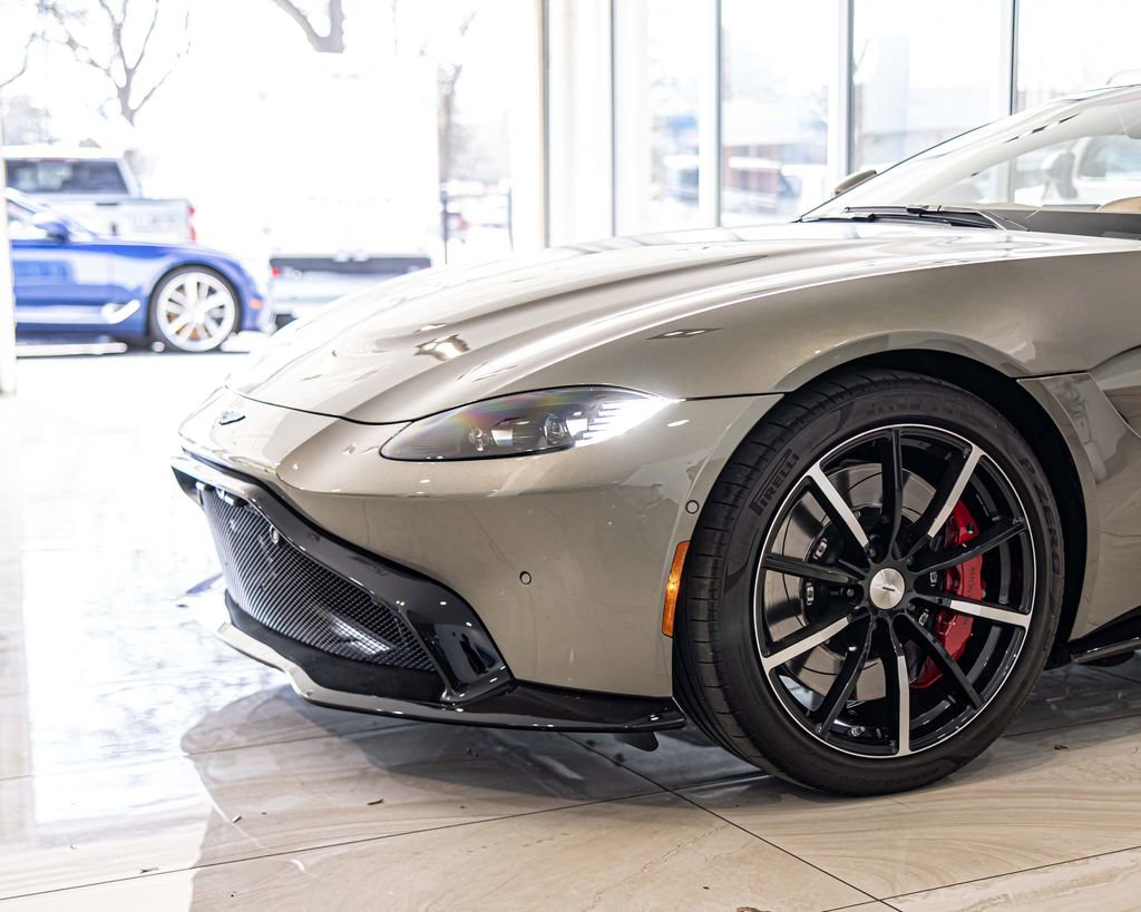 Used 2023 Aston Martin V8 Vantage Coupe image 4