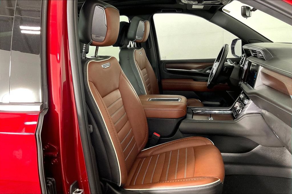 Used 2023 GMC Yukon Denali Ultimate AWD/4WD image 9