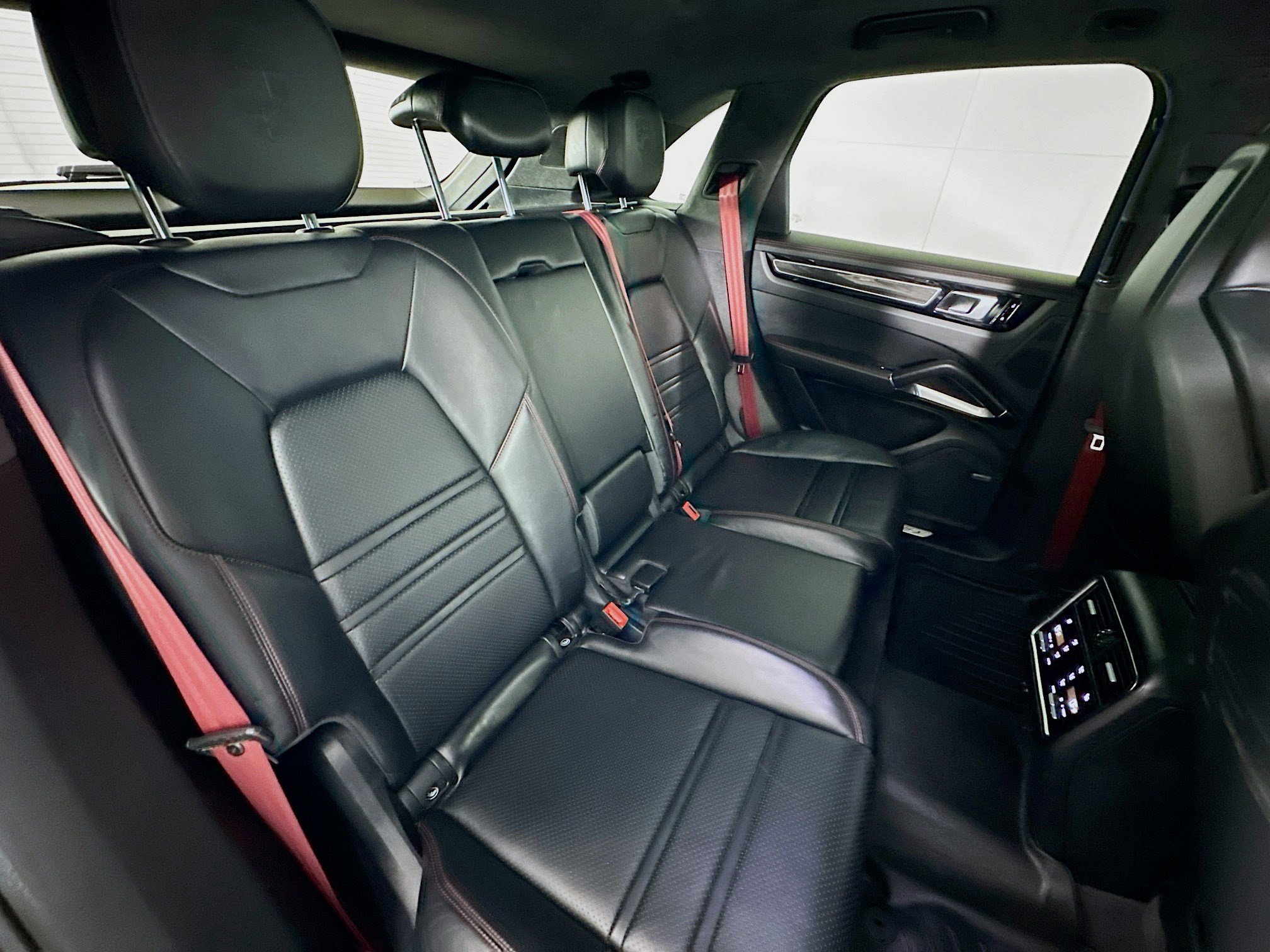 Used 2021 Porsche Cayenne Turbo image 27