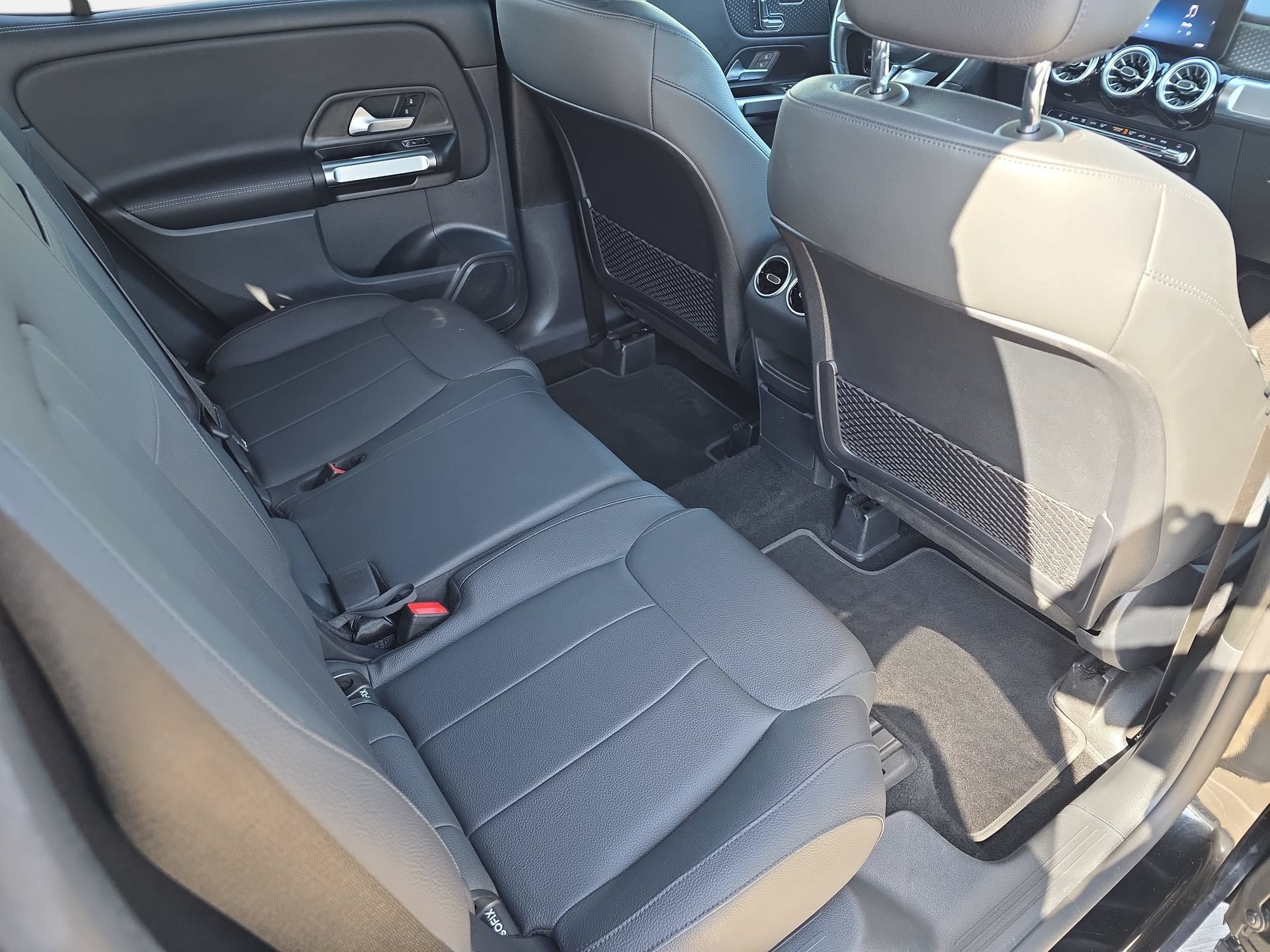 Used 2024 Mercedes-Benz GLB 250 image 11