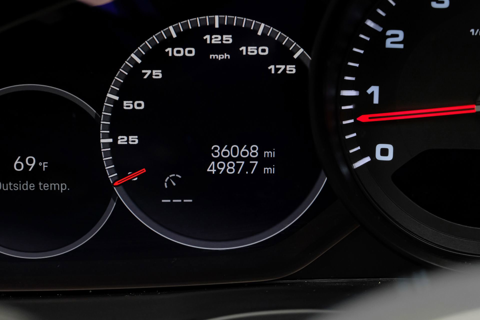 Used 2023 Porsche Cayenne Platinum Edition image 24