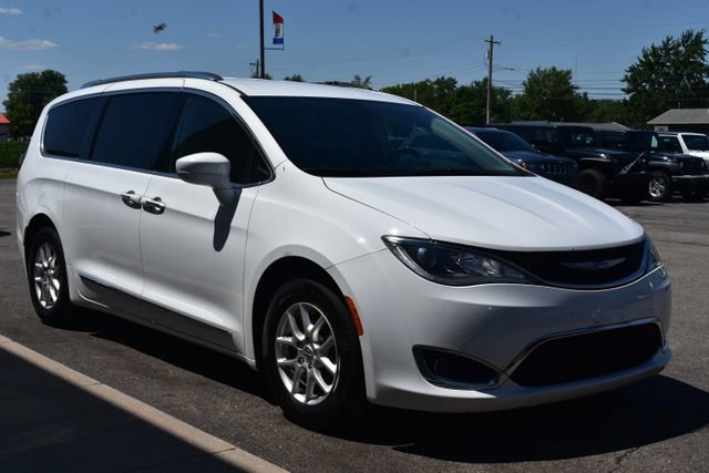 Used 2020 Chrysler Pacifica Touring-L FWD image 12