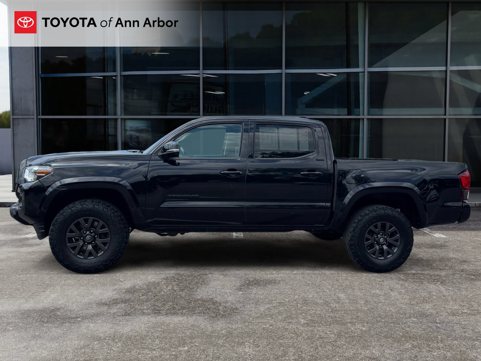 Used 2023 Toyota Tacoma SR5 w/ Technology Package AWD/4WD image 8