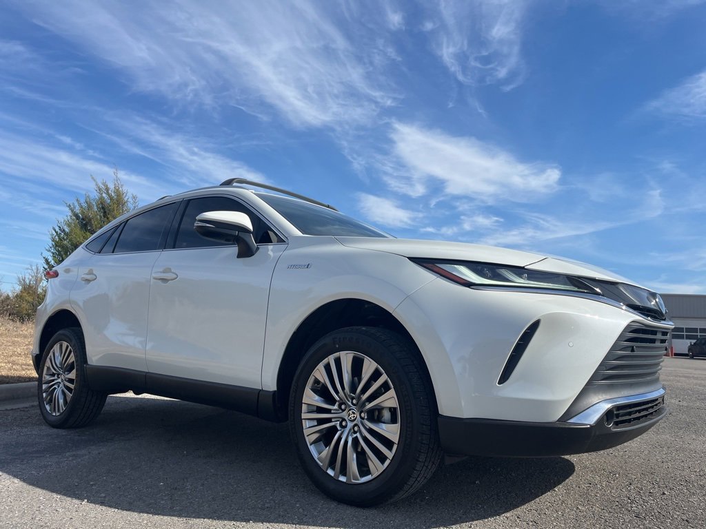 Used 2021 Toyota Venza XLE image 3