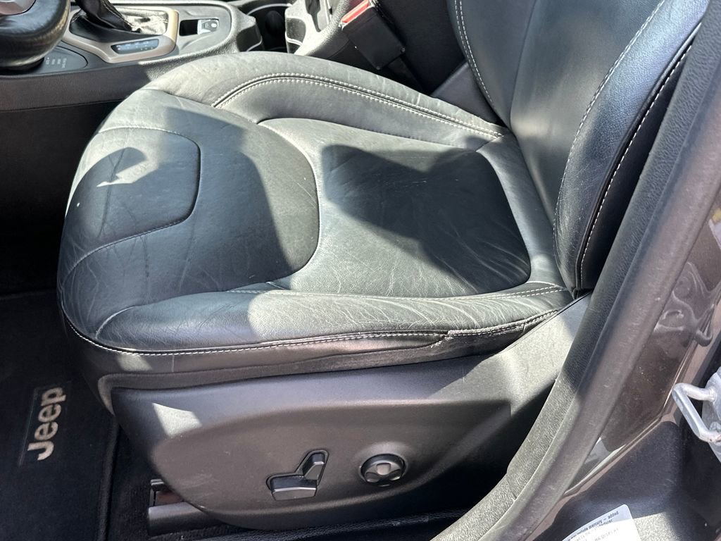 Used 2015 Jeep Cherokee Limited image 9