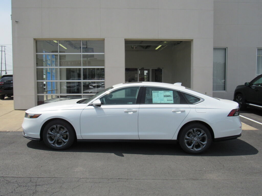Used 2024 Honda Accord EX image 2