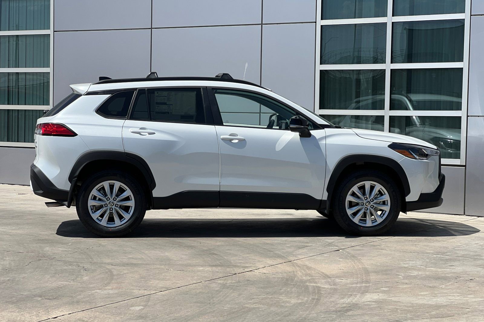 Certified 2025 Toyota Corolla Cross LE image 3