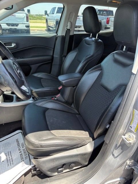 Used 2018 Jeep Compass Latitude w/ Popular Equipment Group FWD image 8