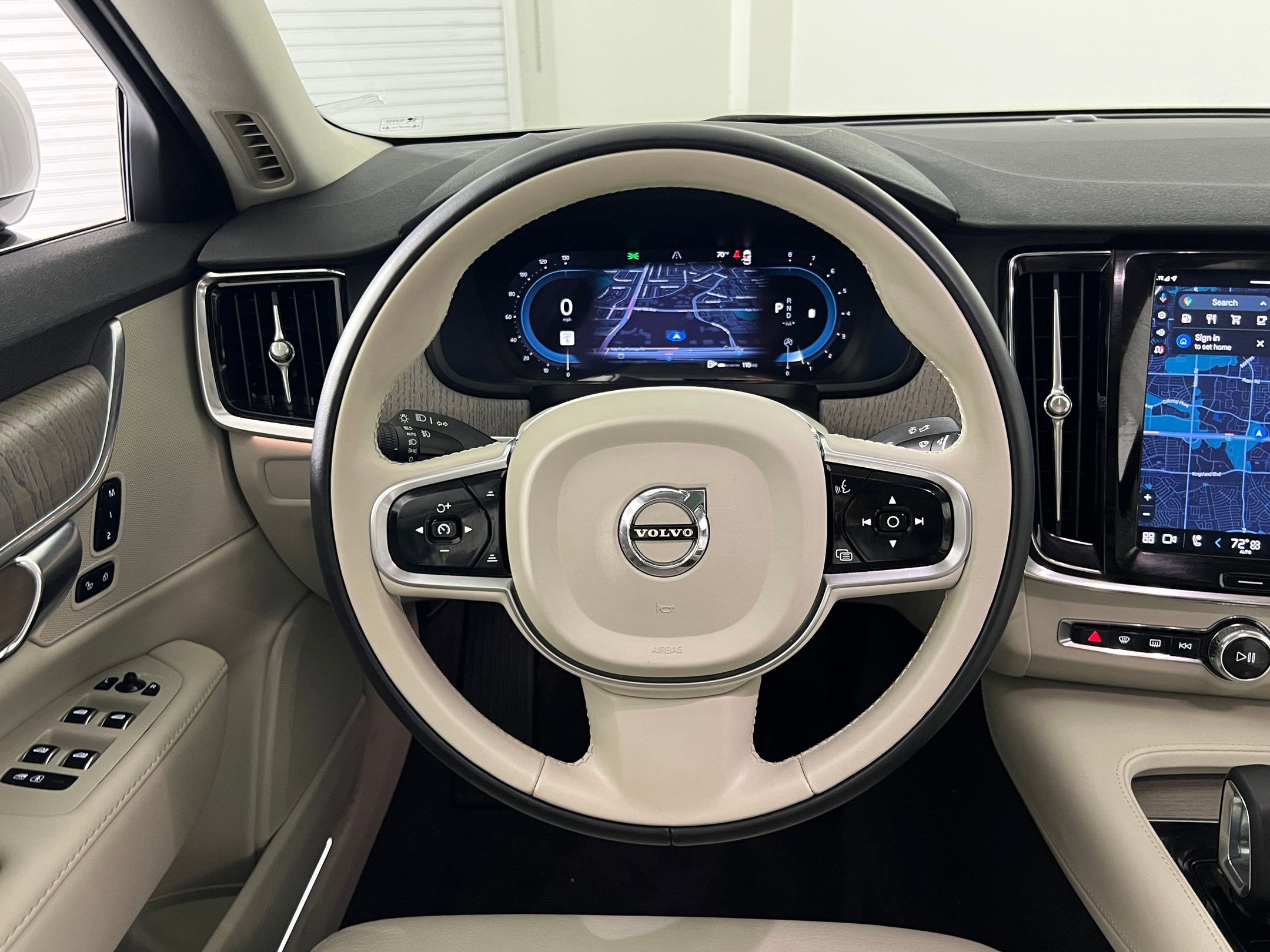 Used 2025 Volvo S90 B6 Plus image 17