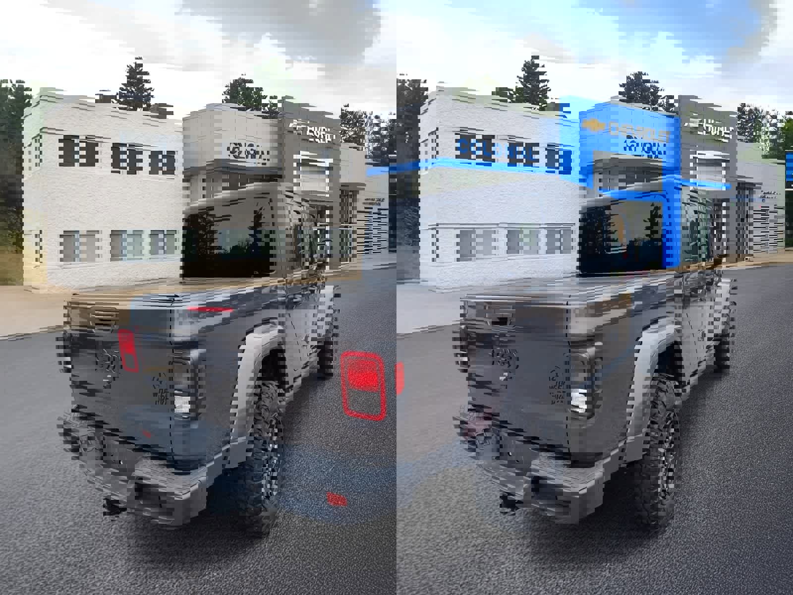 Used 2021 Jeep Gladiator Sport image 4