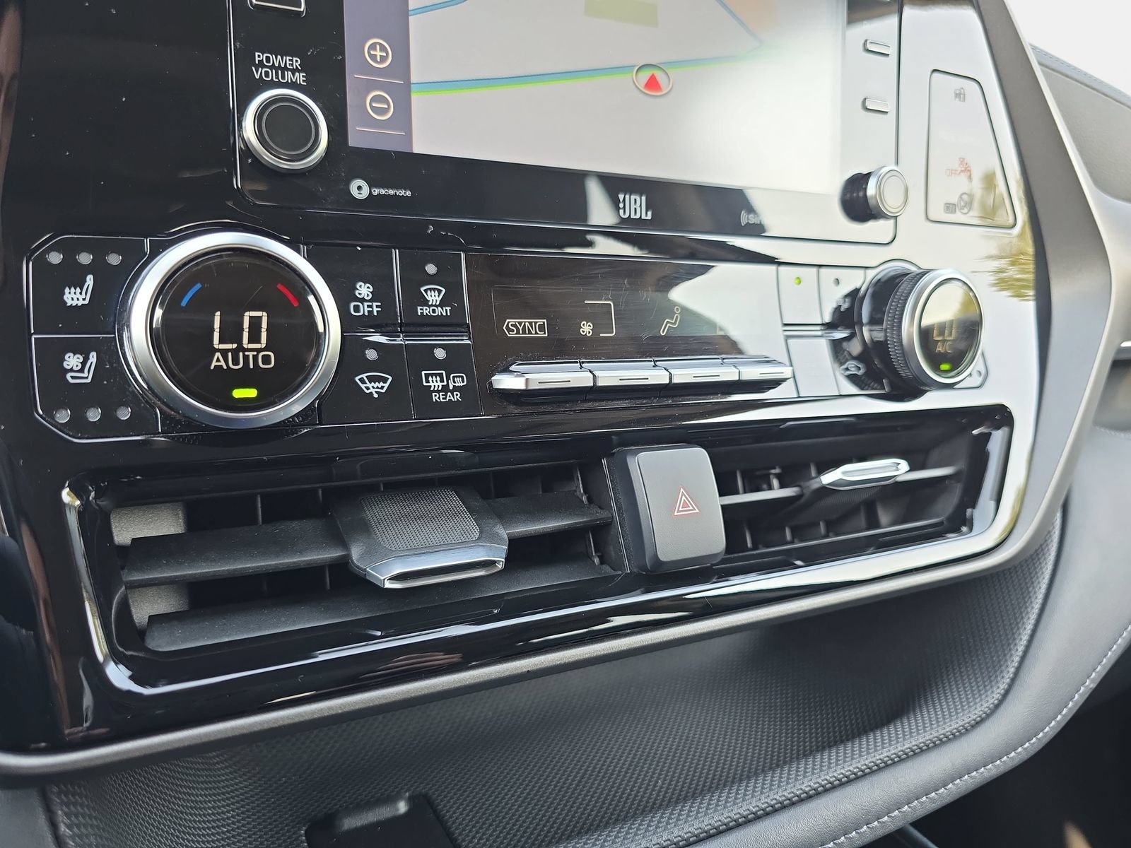 Used 2020 Toyota Highlander Limited FWD image 25