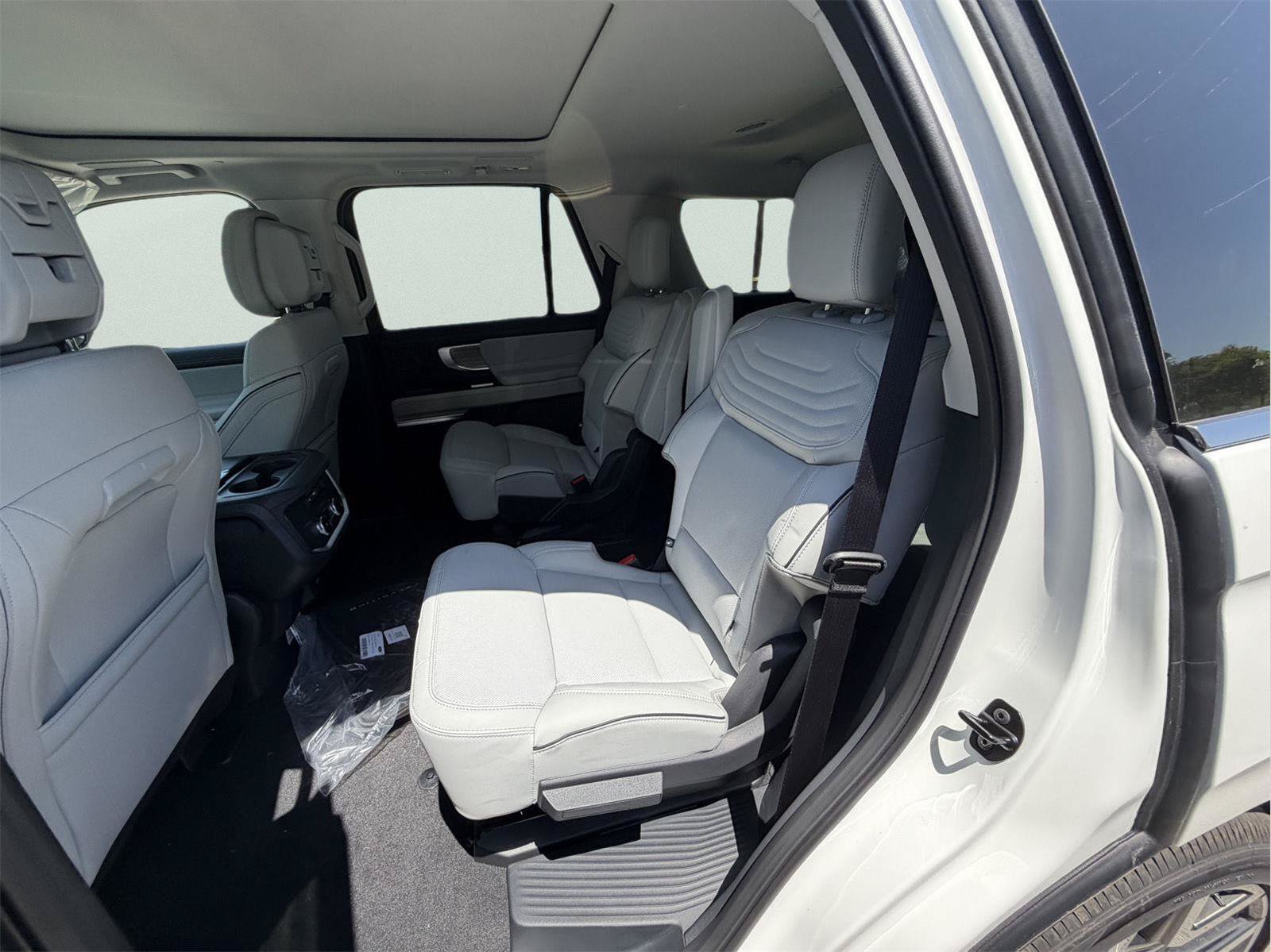 New 2027 Ford Expedition Platinum w/ Platinum Ultimate Package AWD/4WD image 5