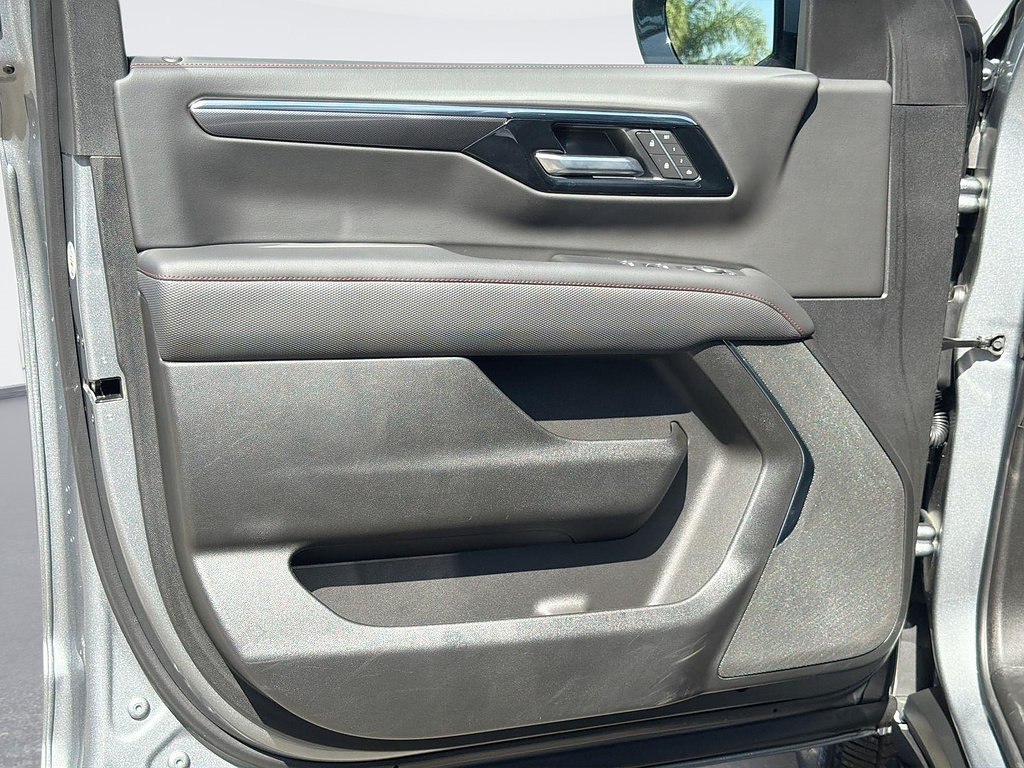 Used 2026 Chevrolet Suburban RST RWD image 18