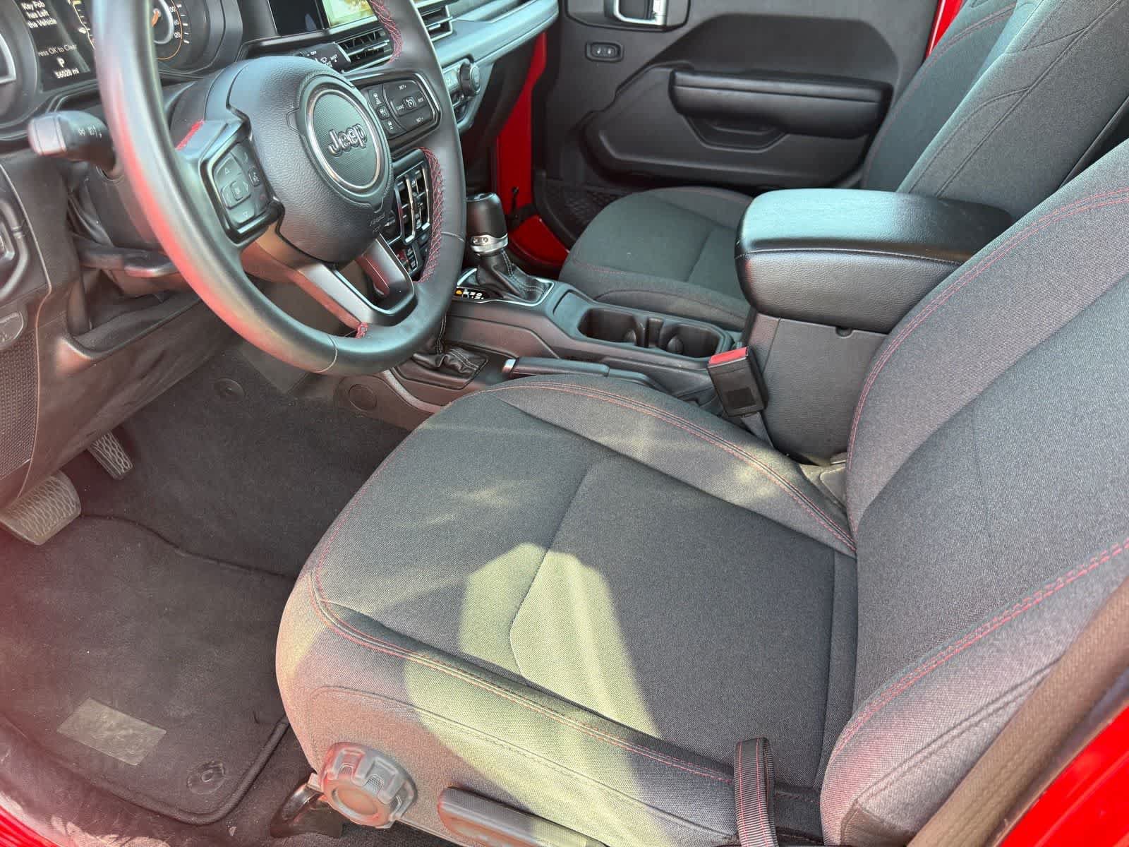 Used 2024 Jeep Wrangler Unlimited Rubicon AWD/4WD image 13