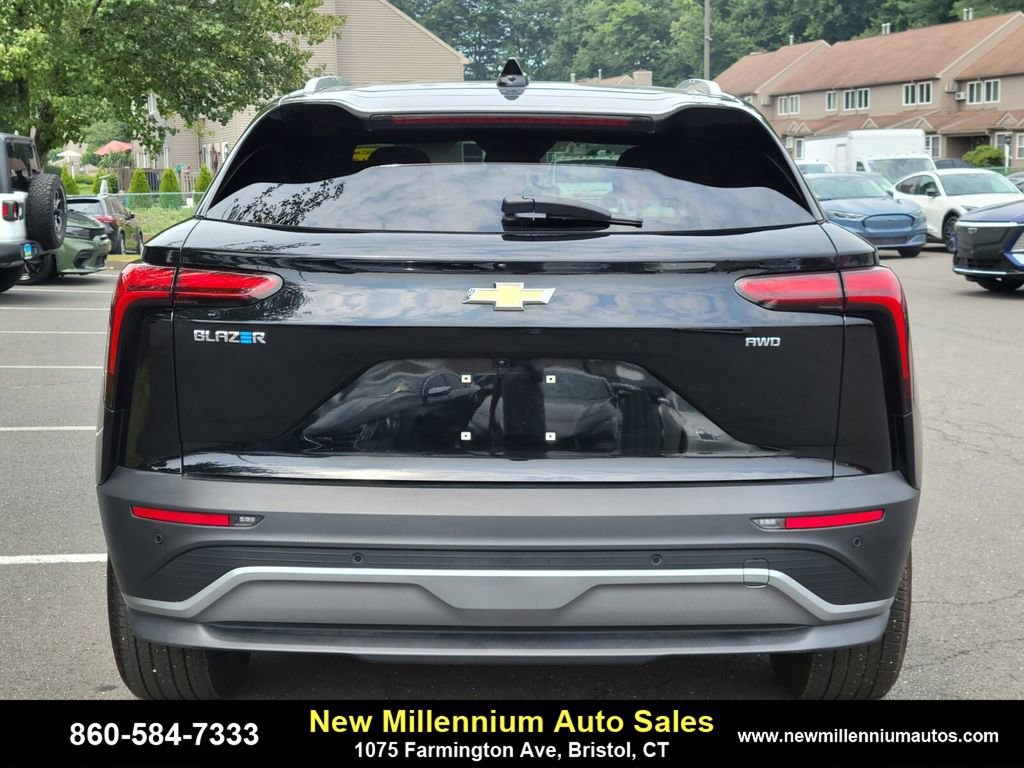 Used 2024 Chevrolet Blazer EV LT image 4