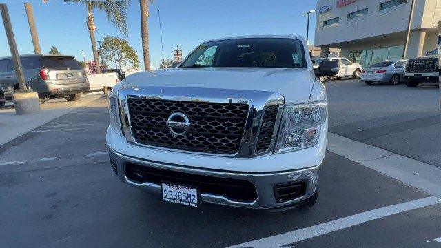 Used 2018 Nissan Titan SV image 3