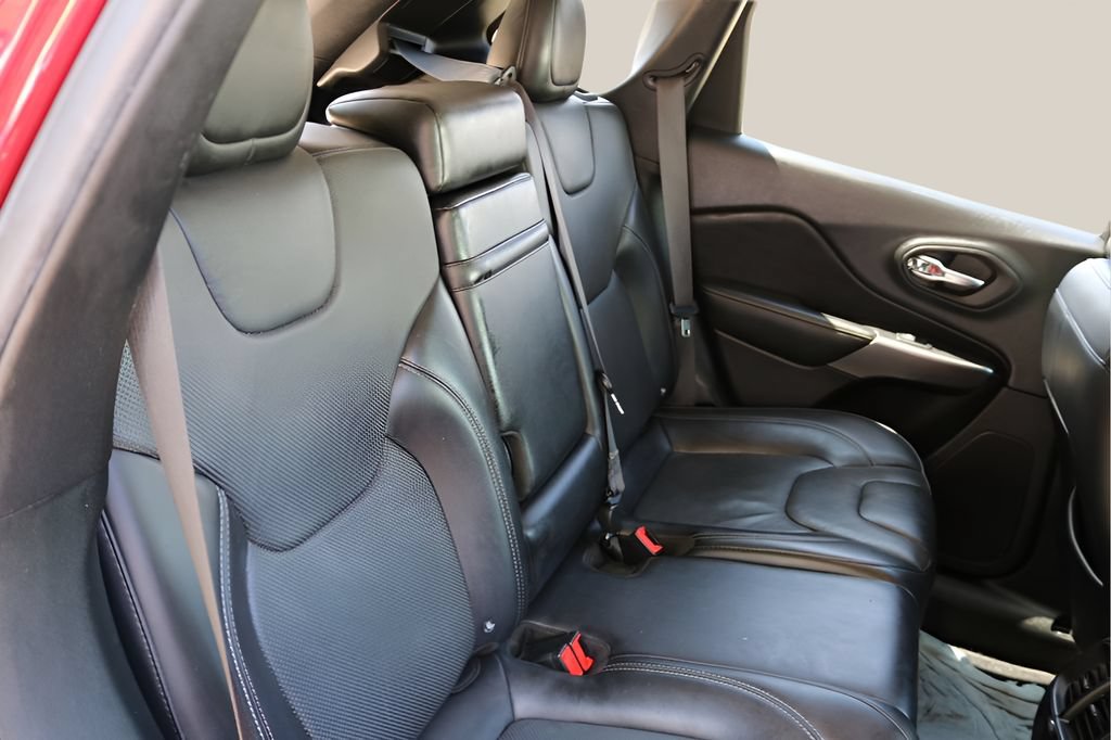 Used 2019 Jeep Cherokee Limited FWD image 17