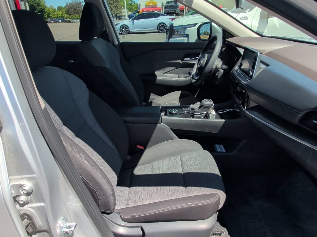 Used 2022 Nissan Rogue SV AWD/4WD image 13