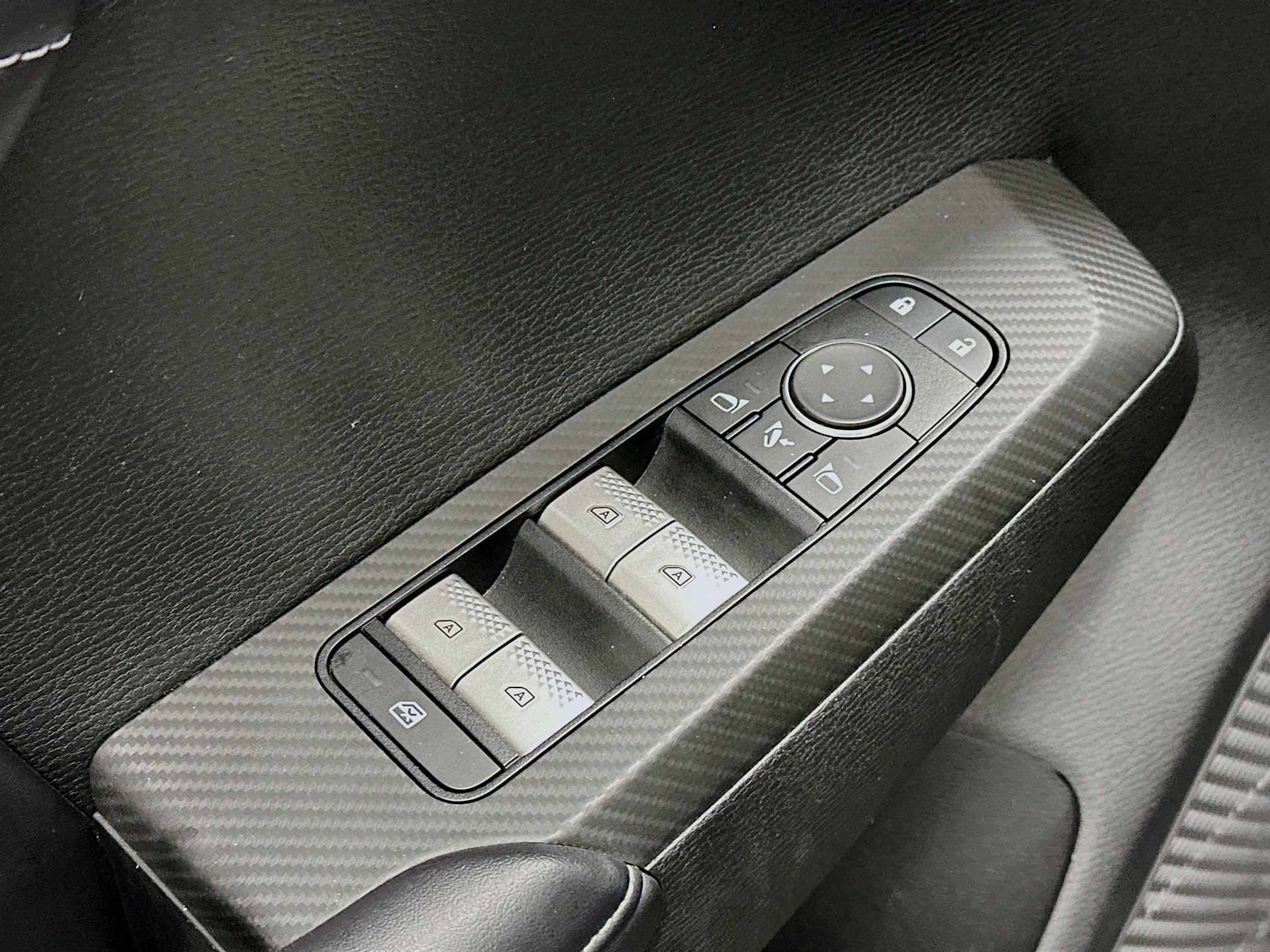 Used 2025 Mitsubishi Outlander SE image 15