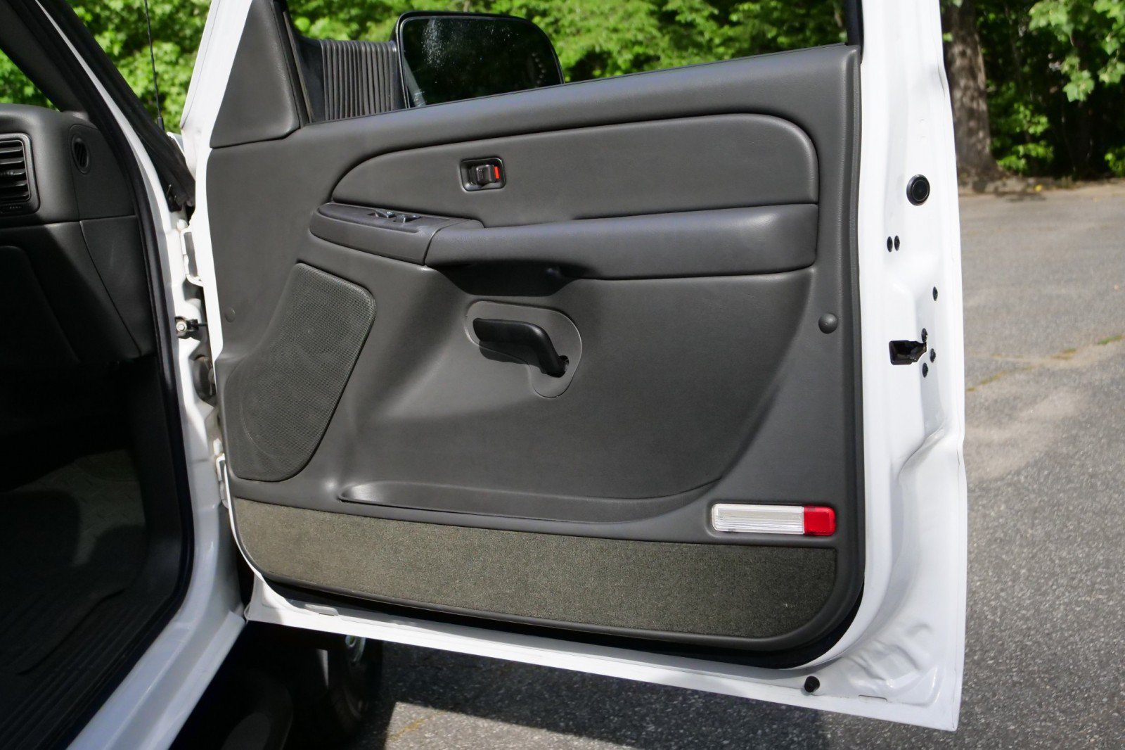 Used 2004 Chevrolet Silverado 2500 LS RWD image 25