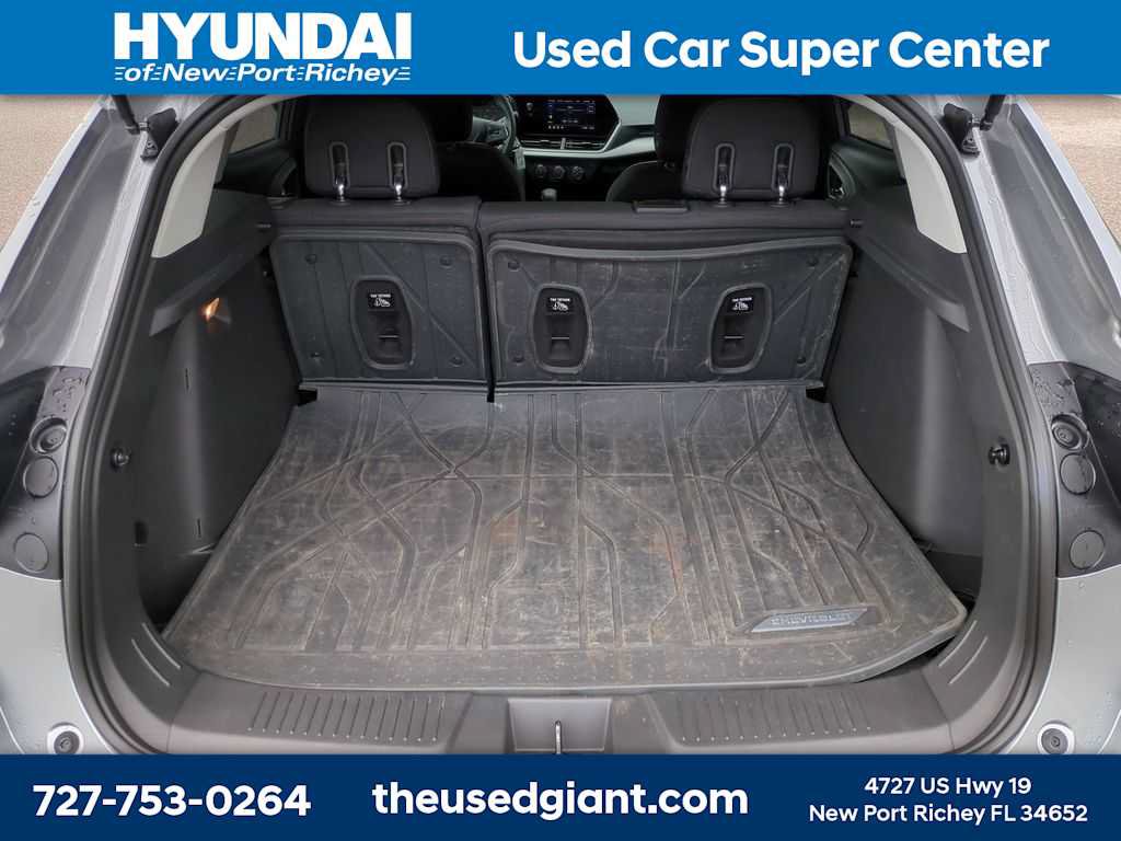 Used 2024 Chevrolet Trax LS w/ LS Convenience Package FWD image 12