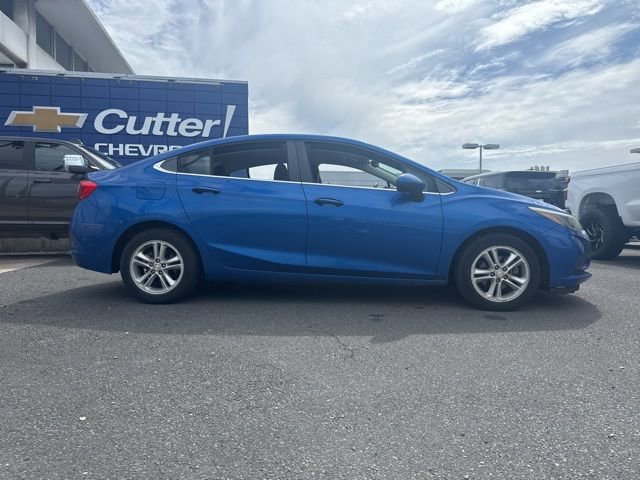 Used 2017 Chevrolet Cruze LT FWD image 2