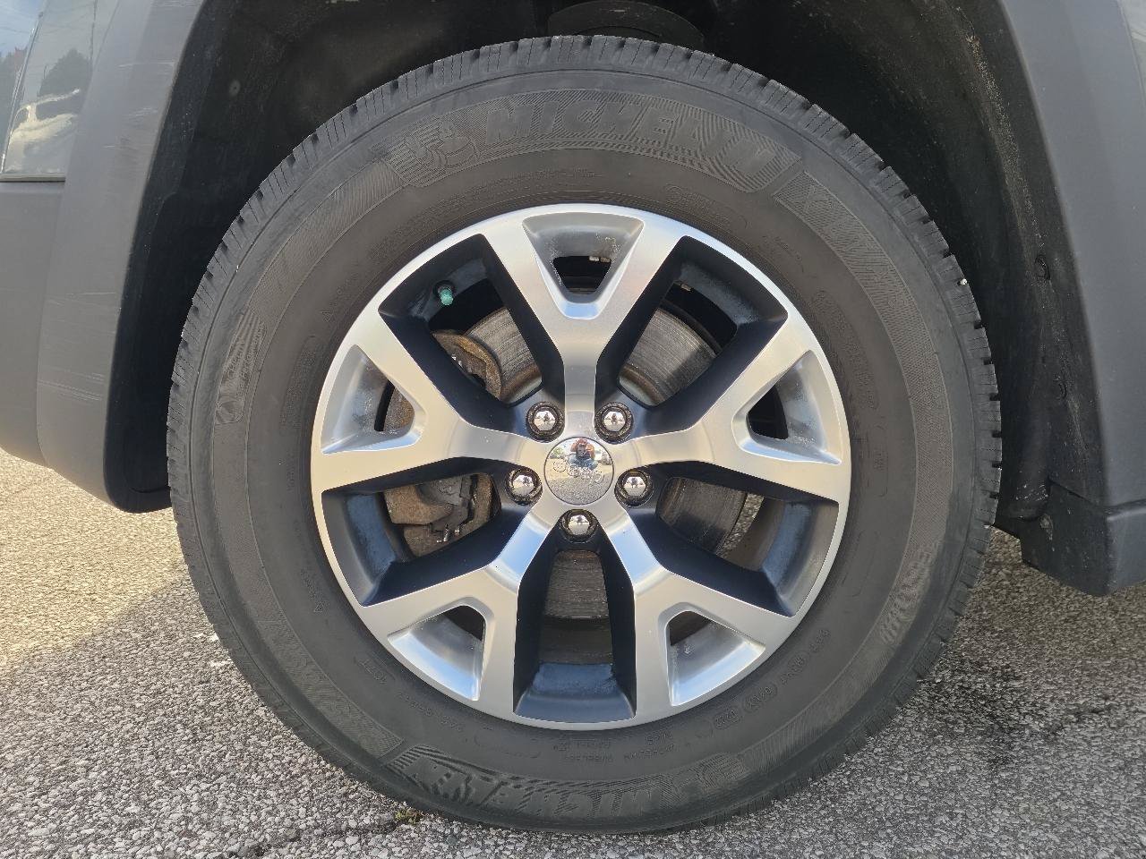 Used 2015 Jeep Cherokee Trailhawk w/ Cold Weather Group AWD/4WD image 9