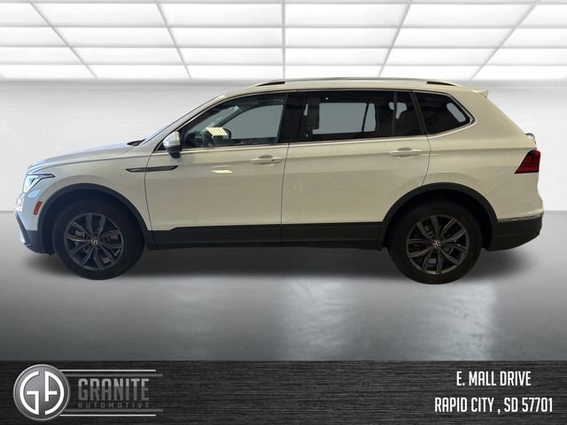Used 2024 Volkswagen Tiguan SE w/ Panoramic Sunroof Package AWD/4WD image 2