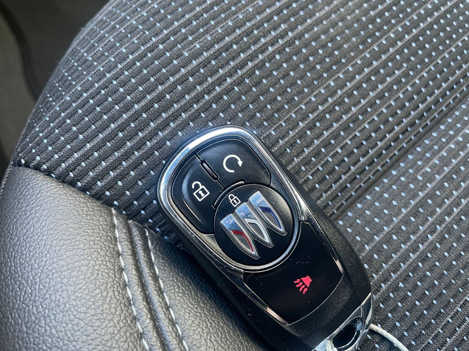 Used 2025 Buick Envista Preferred image 23