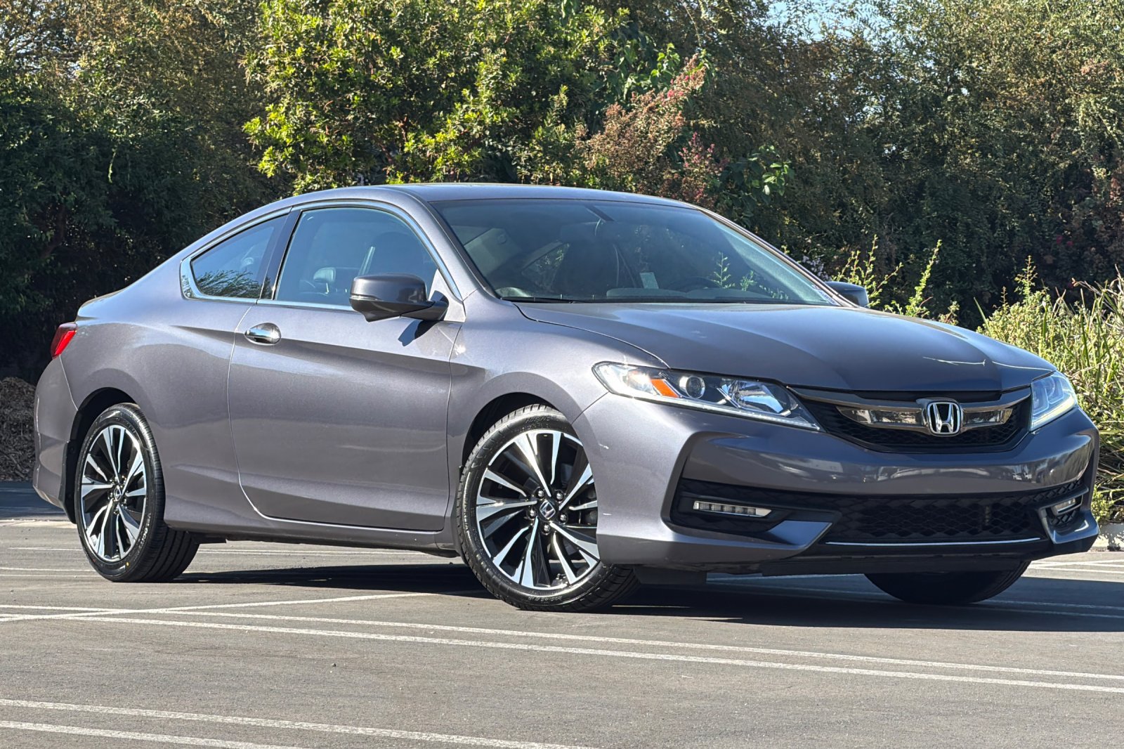 Used 2016 Honda Accord EX-L image 2