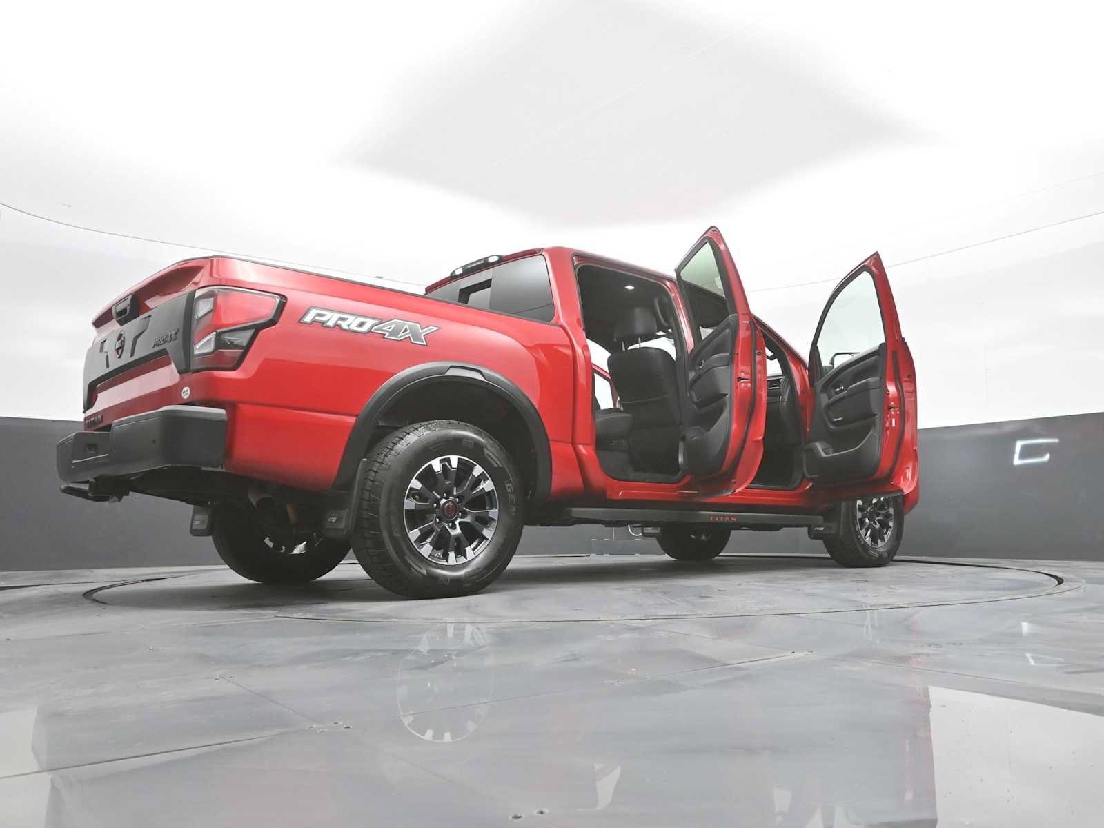 Used 2024 Nissan Titan PRO-4X w/ Pro-4x Convenience Package AWD/4WD image 47