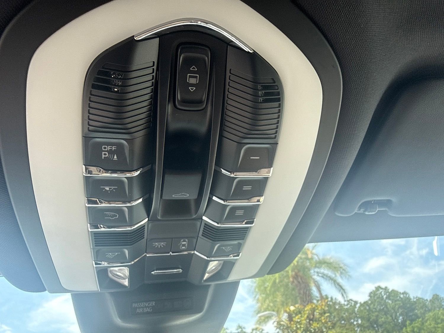Used 2022 Porsche Macan S AWD/4WD image 15