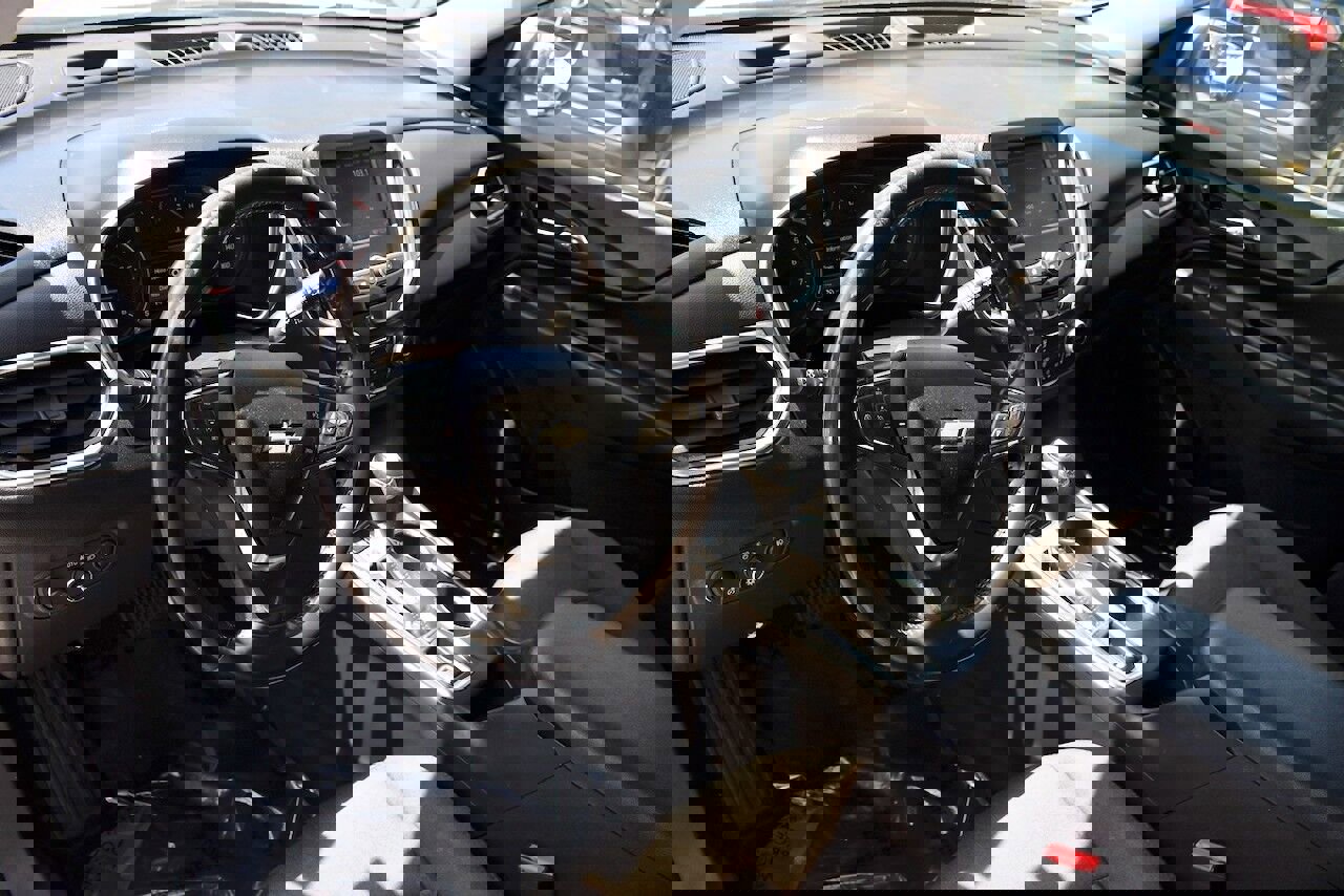 Used 2021 Chevrolet Equinox LT w/ Driver Convenience Package image 8