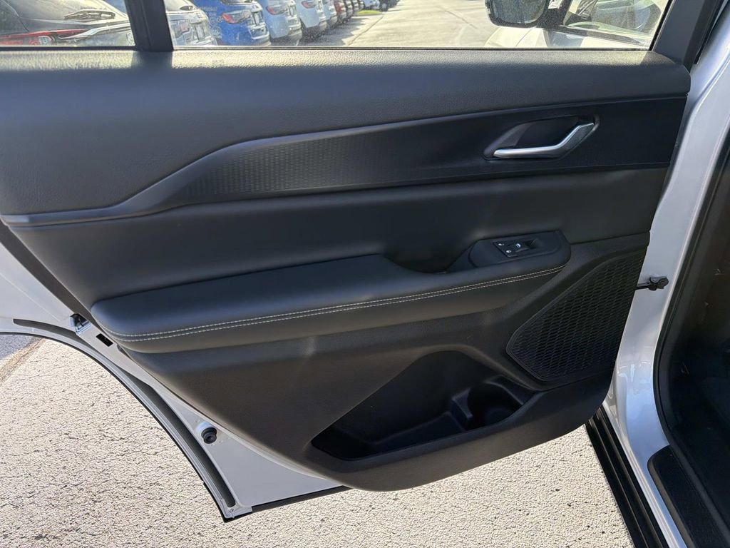 Used 2023 Jeep Grand Cherokee L Laredo image 14