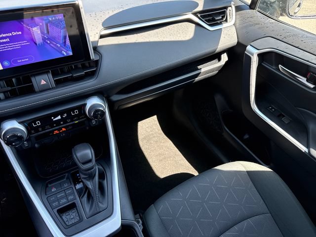 Used 2025 Toyota RAV4 XLE AWD/4WD image 17
