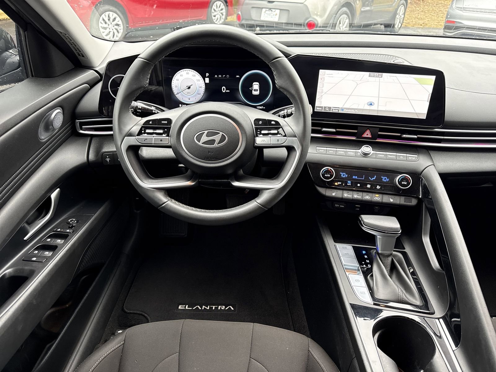 Used 2025 Hyundai Elantra SEL image 12