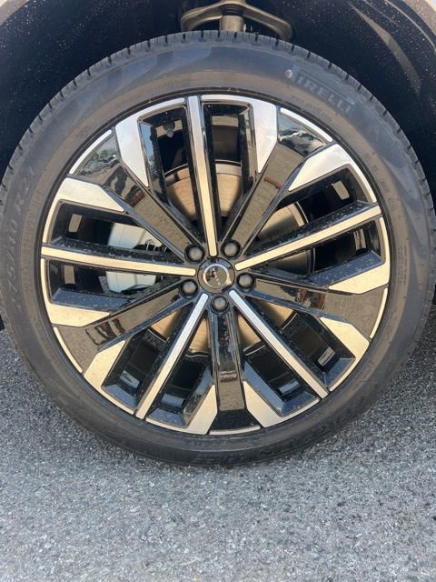 New 2026 Volvo XC90 B5 Core w/ Protection Package Premier image 35