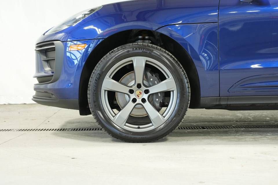 Certified 2026 Porsche Macan AWD/4WD image 41