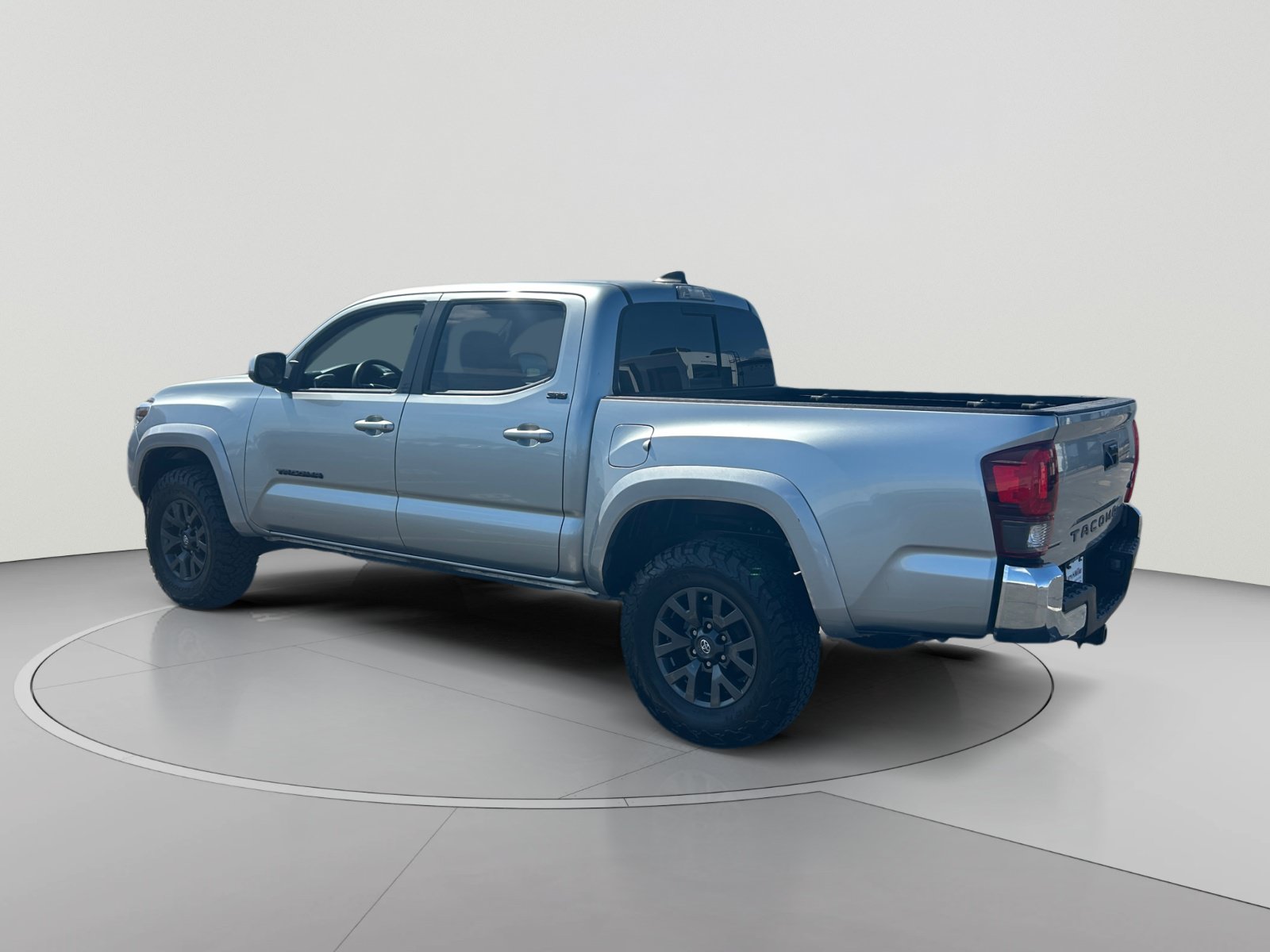 Used 2022 Toyota Tacoma SR5 RWD image 3