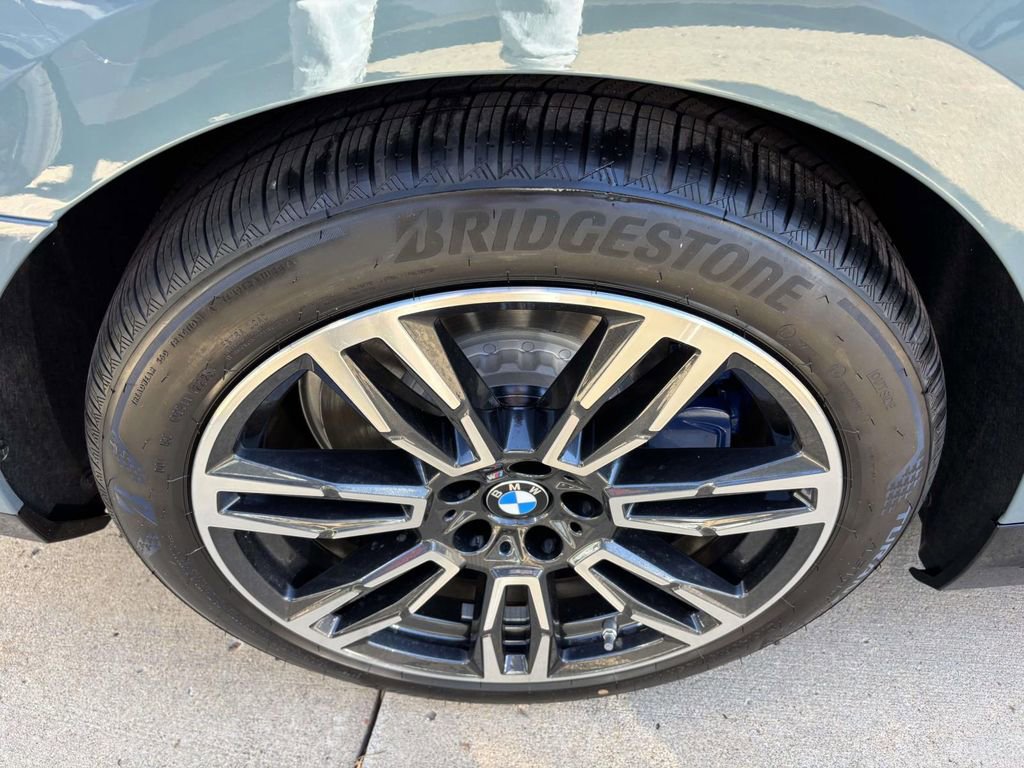 New 2026 BMW 550e xDrive w/ Executive Package image 9
