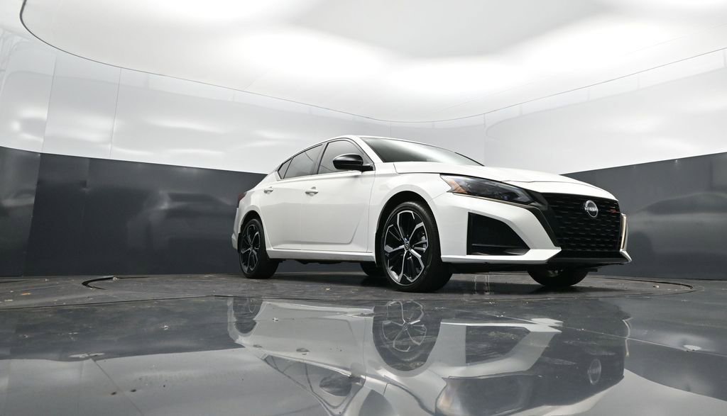 Used 2024 Nissan Altima 2.5 SR image 45