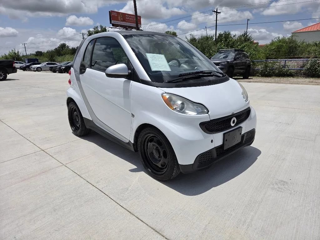 Used 2015 smart fortwo pure RWD image 3