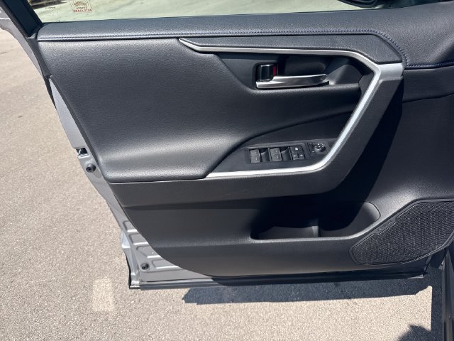 Used 2022 Toyota RAV4 XSE w/ XSE Grade Weather Package AWD/4WD image 12