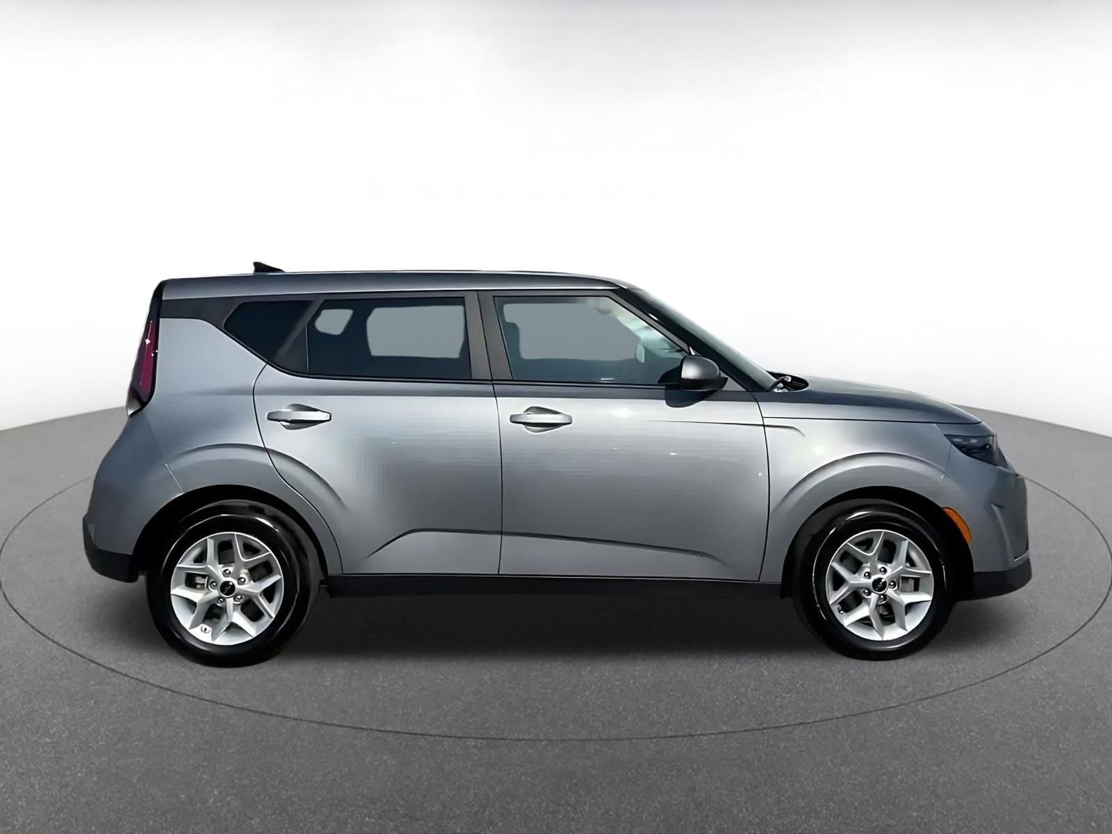 Used 2025 Kia Soul LX w/ LX Technology Package image 15