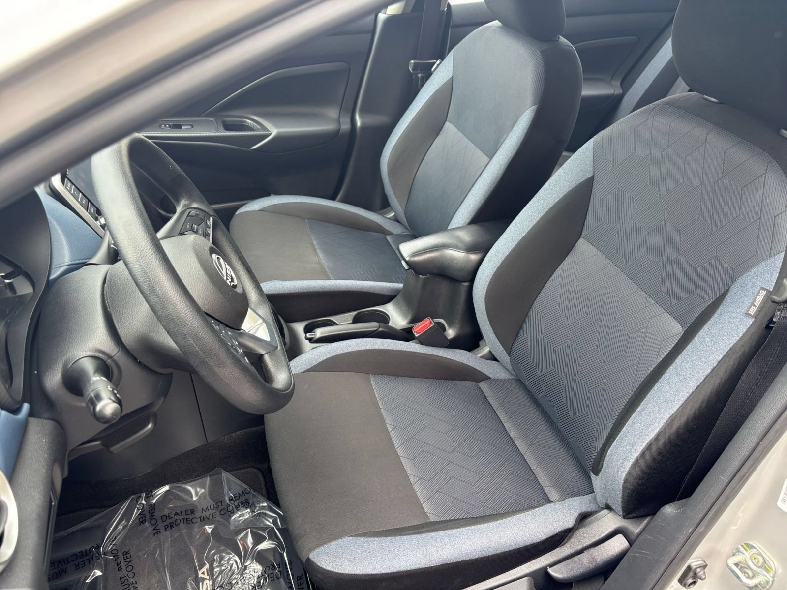 Used 2025 Nissan Versa SV FWD image 35