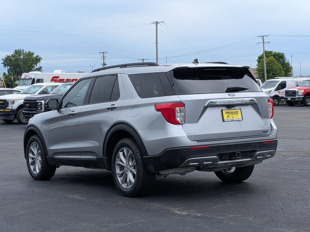 Used 2024 Ford Explorer XLT w/ Equipment Group 202A AWD/4WD image 5